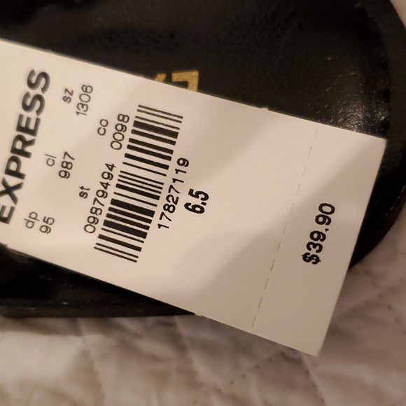 Express Sandals - Picture 3 of 8